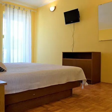 Family Andrea Close To Apartament Palit